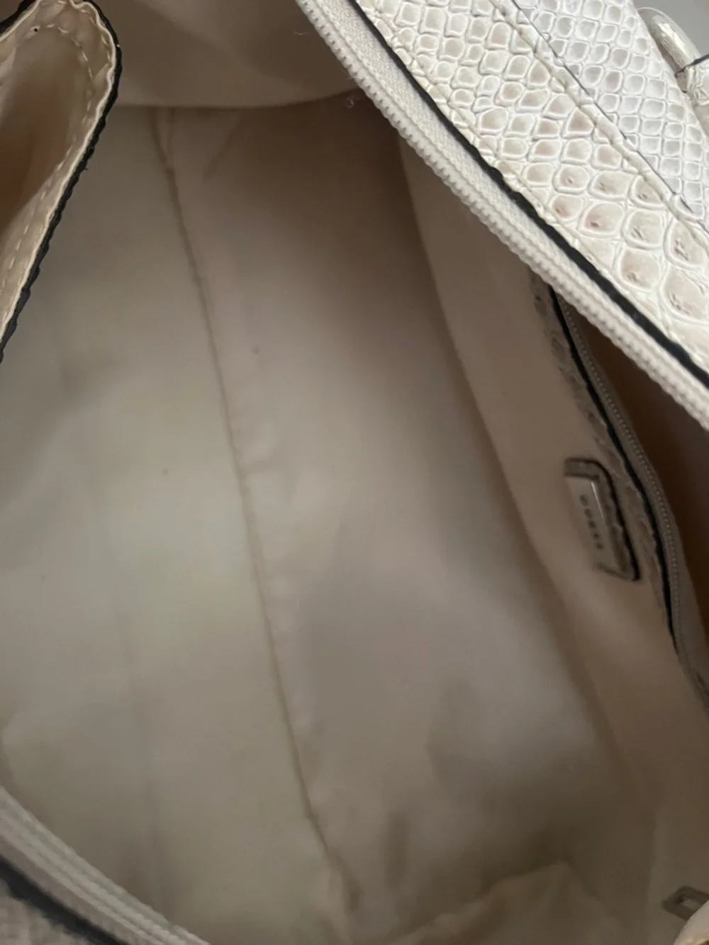 Y2K GUESS Cream Snake-Embossed Barrel Satchel with Top Handles - Picture 6 of 6